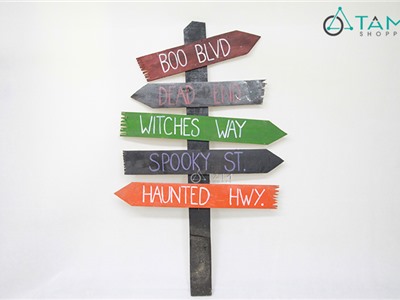 Bảng mũi tên chỉ đường nghĩa địa Halloween gỗ